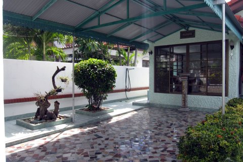 Casa de 3 dormitorios en Jomtien Beach, Pattaya, Tailandia № 243309