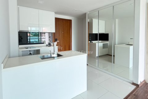 Condo in Bang Lamung, Thailand, 1 bedroom № 205229 - photo 2