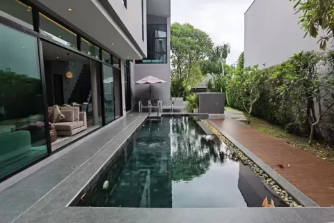 Casa de 3 dormitorios en Bang Tao, Tailandia № 125610