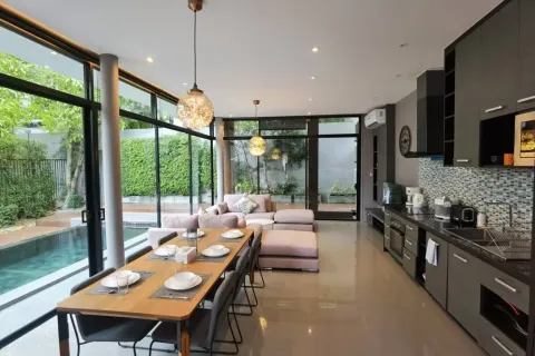 Casa de 3 dormitorios en Bang Tao, Tailandia № 125610 - foto 3