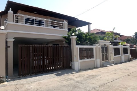 Casa de 3 dormitorios en Pattaya, Tailandia № 243318