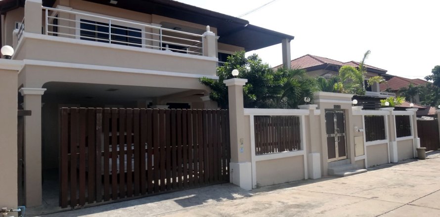 Casa de 3 dormitorios en Pattaya, Tailandia № 243318