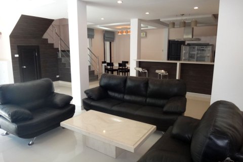 Casa de 3 dormitorios en Pattaya, Tailandia № 243318 - foto 8