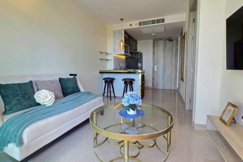 Apartamento de 2 habitaciones en Pattaya, Tailandia № 214137 - foto 2