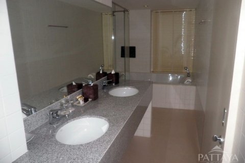 Casa de 3 dormitorios en Pattaya, Tailandia № 243266 - foto 2