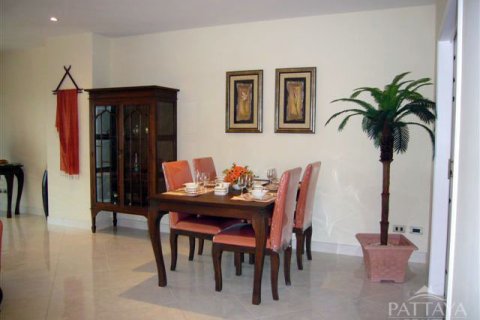 Condominio de 2 dormitorios en Pattaya, Tailandia № 243002 - foto 2