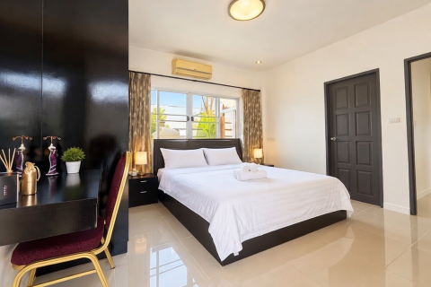 Chalet de 3 dormitorios en Bang Tao, Tailandia № 241674 - foto 13