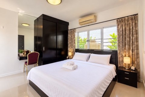 Chalet de 3 dormitorios en Bang Tao, Tailandia № 241674 - foto 11