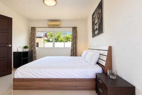 Chalet de 3 dormitorios en Bang Tao, Tailandia № 241674 - foto 3