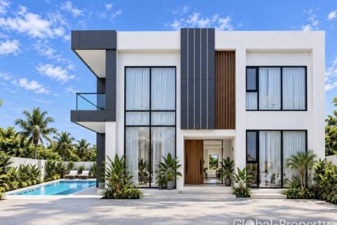 House in Pattaya, Thailand 5 bedrooms № 244724