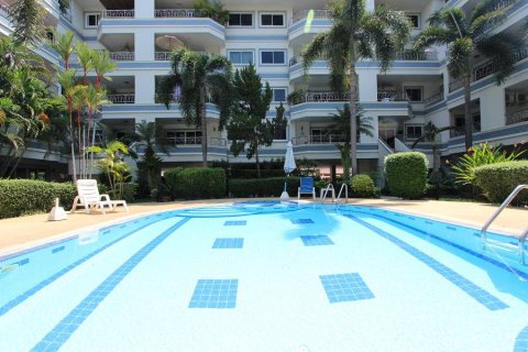 Condominio de 2 dormitorios en Pattaya, Tailandia № 242577 - foto 2