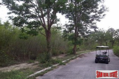 Land in Cha-am, Thailand 3344 sq.m. № 241497 - photo 2