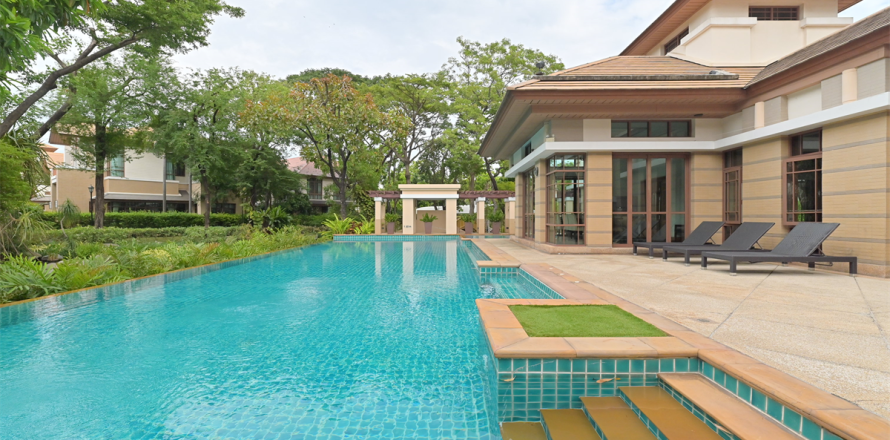 Casa de 4 dormitorios en Bangkok, Tailandia № 190264