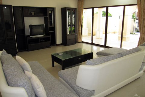 Casa de 3 dormitorios en Pattaya, Tailandia № 243075 - foto 8