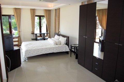 Casa de 3 dormitorios en Pattaya, Tailandia № 243075 - foto 10