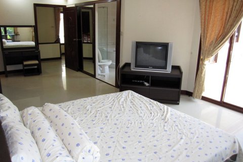 Casa de 3 dormitorios en Pattaya, Tailandia № 243075 - foto 11