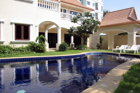 Casa de 3 dormitorios en Pattaya, Tailandia № 243075 - foto 2