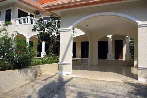 Casa de 3 dormitorios en Pattaya, Tailandia № 243075