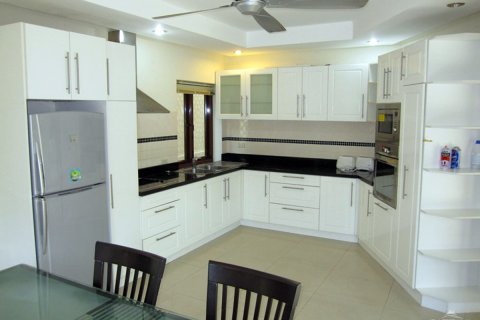 Casa de 3 dormitorios en Pattaya, Tailandia № 243075 - foto 6
