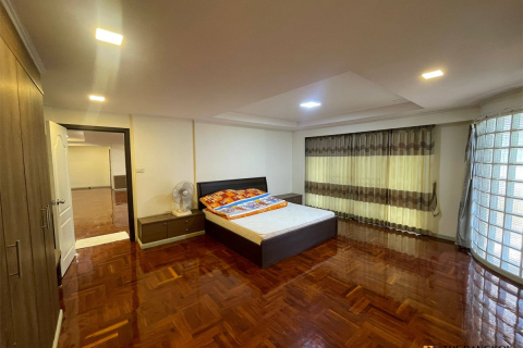 Condo in Bangkok, Thailand, 3 bedrooms  № 248821