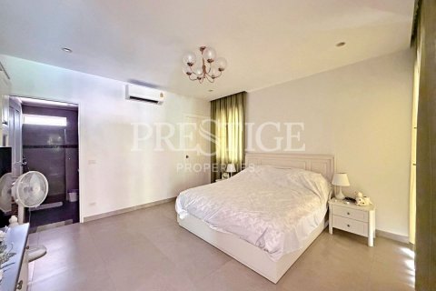 House in Pattaya, Thailand 4 bedrooms № 241672 - photo 12