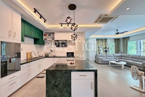 House in Pattaya, Thailand 4 bedrooms № 241672 - photo 7