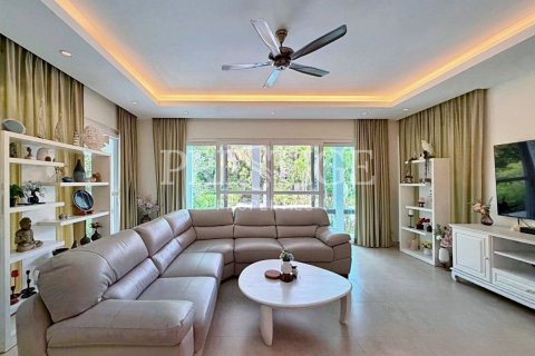 House in Pattaya, Thailand 4 bedrooms № 241672 - photo 3
