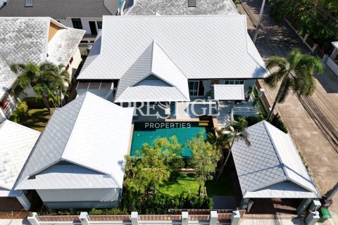 House in Pattaya, Thailand 4 bedrooms № 250373