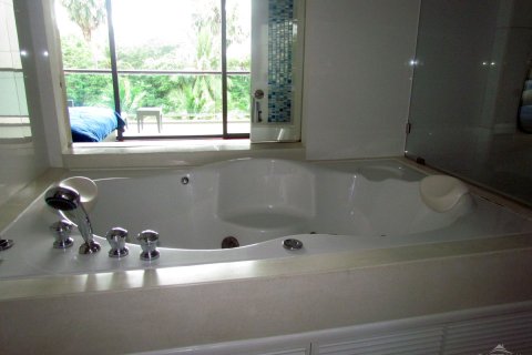 Condominio de 2 dormitorios en Pattaya, Tailandia № 242948 - foto 9