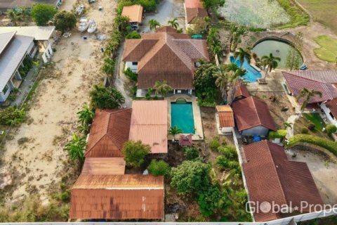 Haus in Pattaya, Thailand 4 Schlafzimmer № 241510 - Foto 2