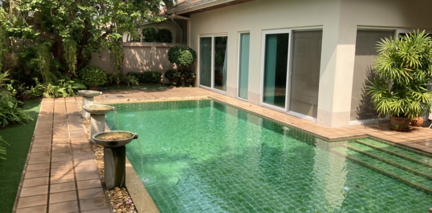 Casa de 3 dormitorios en Pattaya, Tailandia № 243224