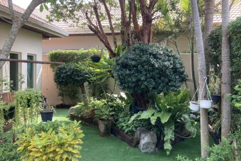 Casa de 3 dormitorios en Pattaya, Tailandia № 243224 - foto 8