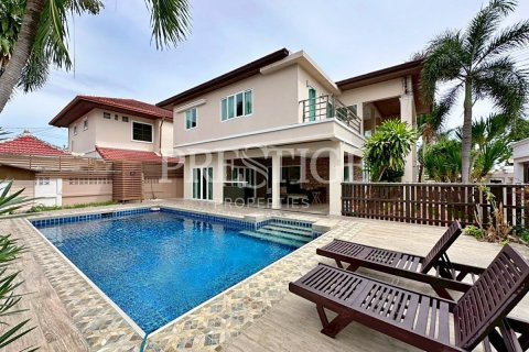 House in Pattaya, Thailand 4 bedrooms № 250070
