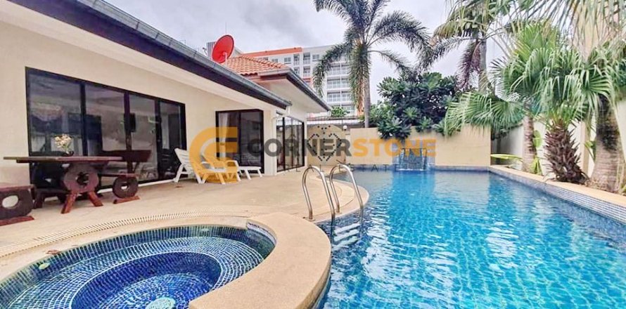 Studio on Jomtien Beach, Pattaya, Thailand № 243599