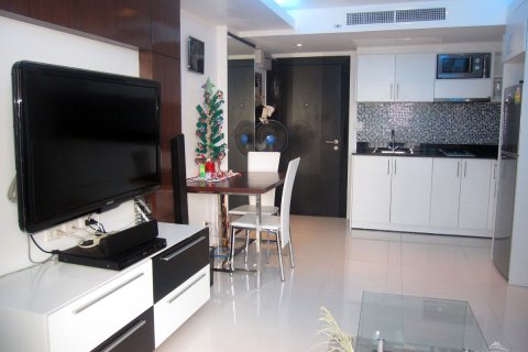 Condo in Pattaya, Thailand, 1 bedroom  № 242703 - photo 4