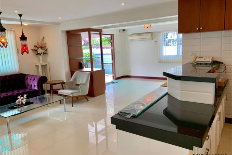 Maison à Bangkok, Thaïlande 6 chambres № 249773