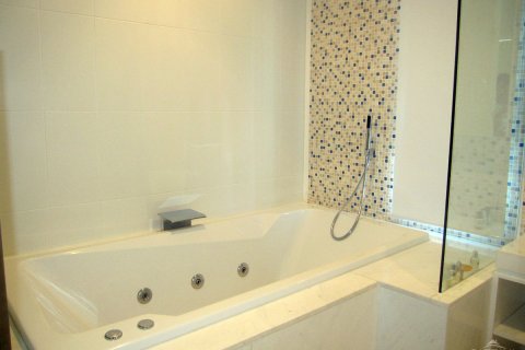 Condominio de 2 dormitorios en Pattaya, Tailandia № 242729 - foto 16