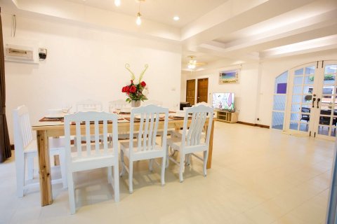 Casa de 5 dormitorios en Jomtien Beach, Pattaya, Tailandia № 243201 - foto 16