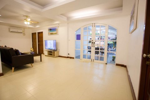 Casa de 5 dormitorios en Jomtien Beach, Pattaya, Tailandia № 243201 - foto 4