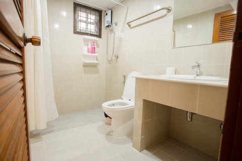 Casa de 5 dormitorios en Jomtien Beach, Pattaya, Tailandia № 243201 - foto 12