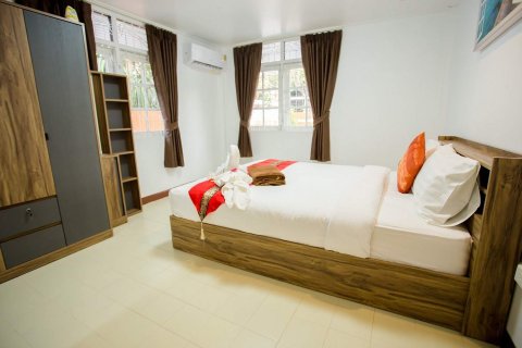 Casa de 5 dormitorios en Jomtien Beach, Pattaya, Tailandia № 243201 - foto 9