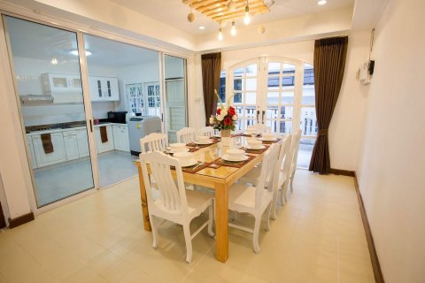 Casa de 5 dormitorios en Jomtien Beach, Pattaya, Tailandia № 243201 - foto 3