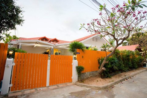 Casa de 5 dormitorios en Jomtien Beach, Pattaya, Tailandia № 243201 - foto 20