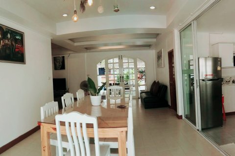 Casa de 5 dormitorios en Jomtien Beach, Pattaya, Tailandia № 243201 - foto 6