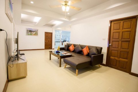 Casa de 5 dormitorios en Jomtien Beach, Pattaya, Tailandia № 243201 - foto 5