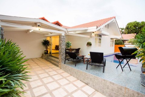 Casa de 5 dormitorios en Jomtien Beach, Pattaya, Tailandia № 243201