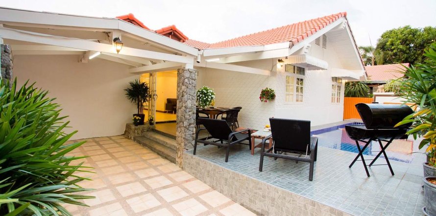 Casa de 5 dormitorios en Jomtien Beach, Pattaya, Tailandia № 243201