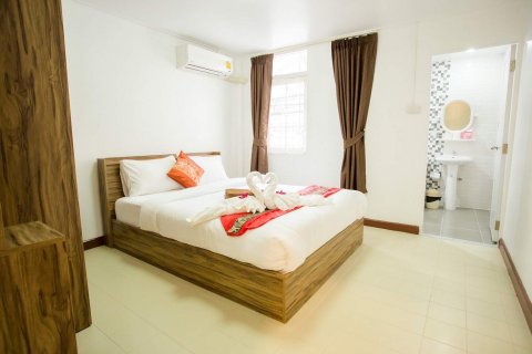 Casa de 5 dormitorios en Jomtien Beach, Pattaya, Tailandia № 243201 - foto 2