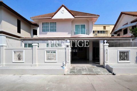 Casa de 4 dormitorios en Pattaya, Tailandia № 250113