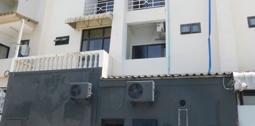 Casa de 9 dormitorios en Pattaya, Tailandia № 243158